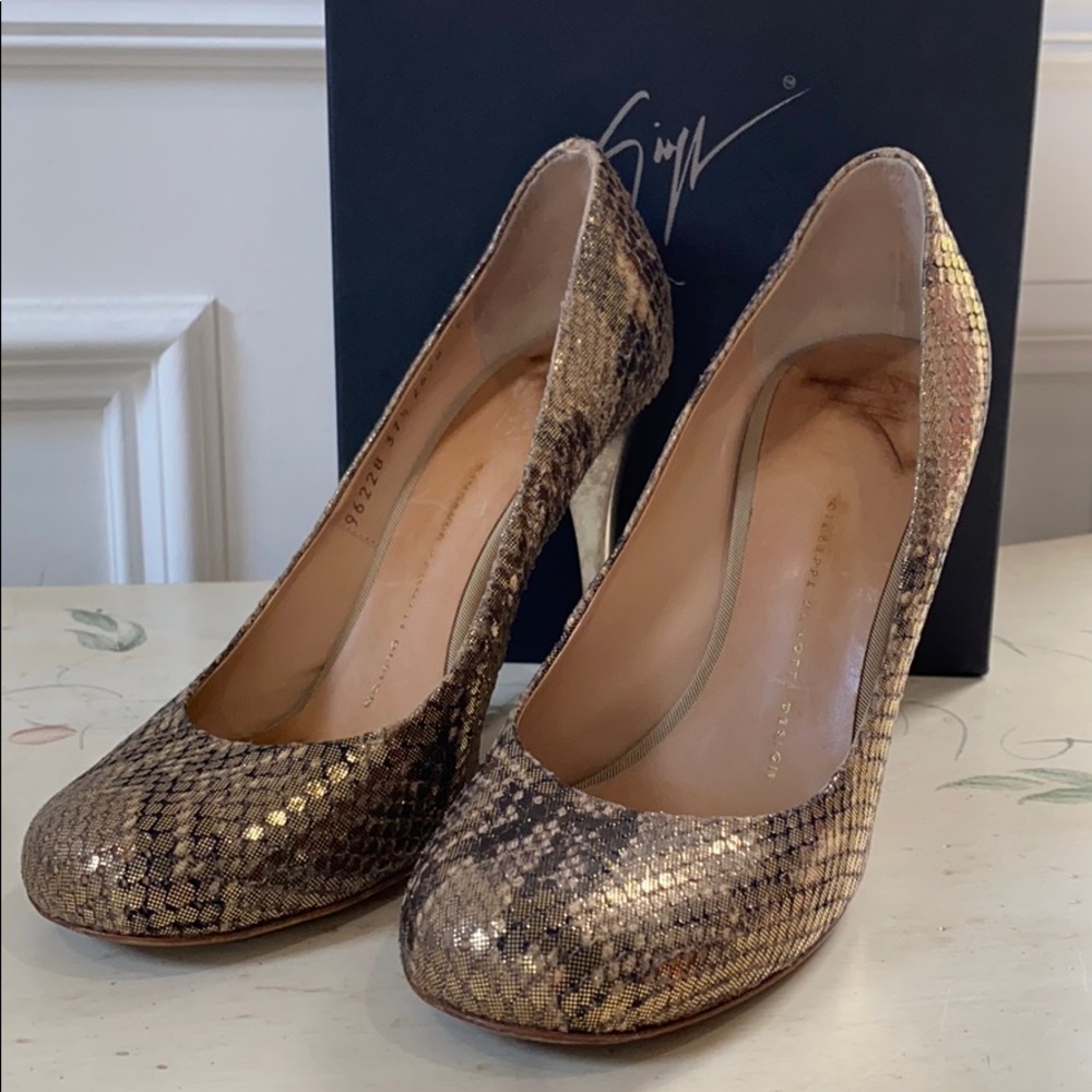 Giuseppe zannotti gold snake pumps